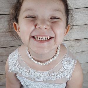 Faux pearl choker necklace